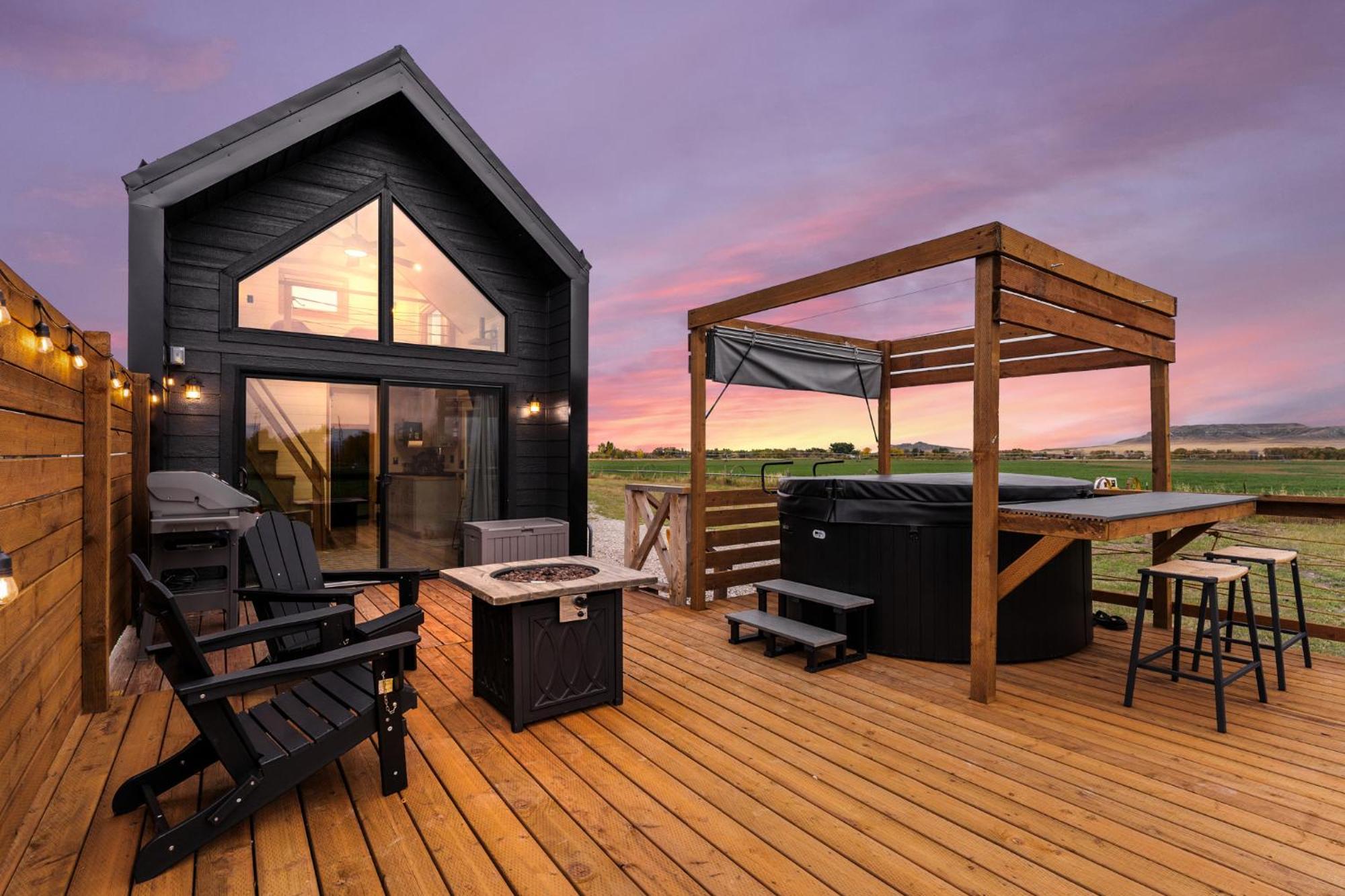 Modern Tiny Cabin, With Hot Tub In Choteau Mt ภายนอก รูปภาพ