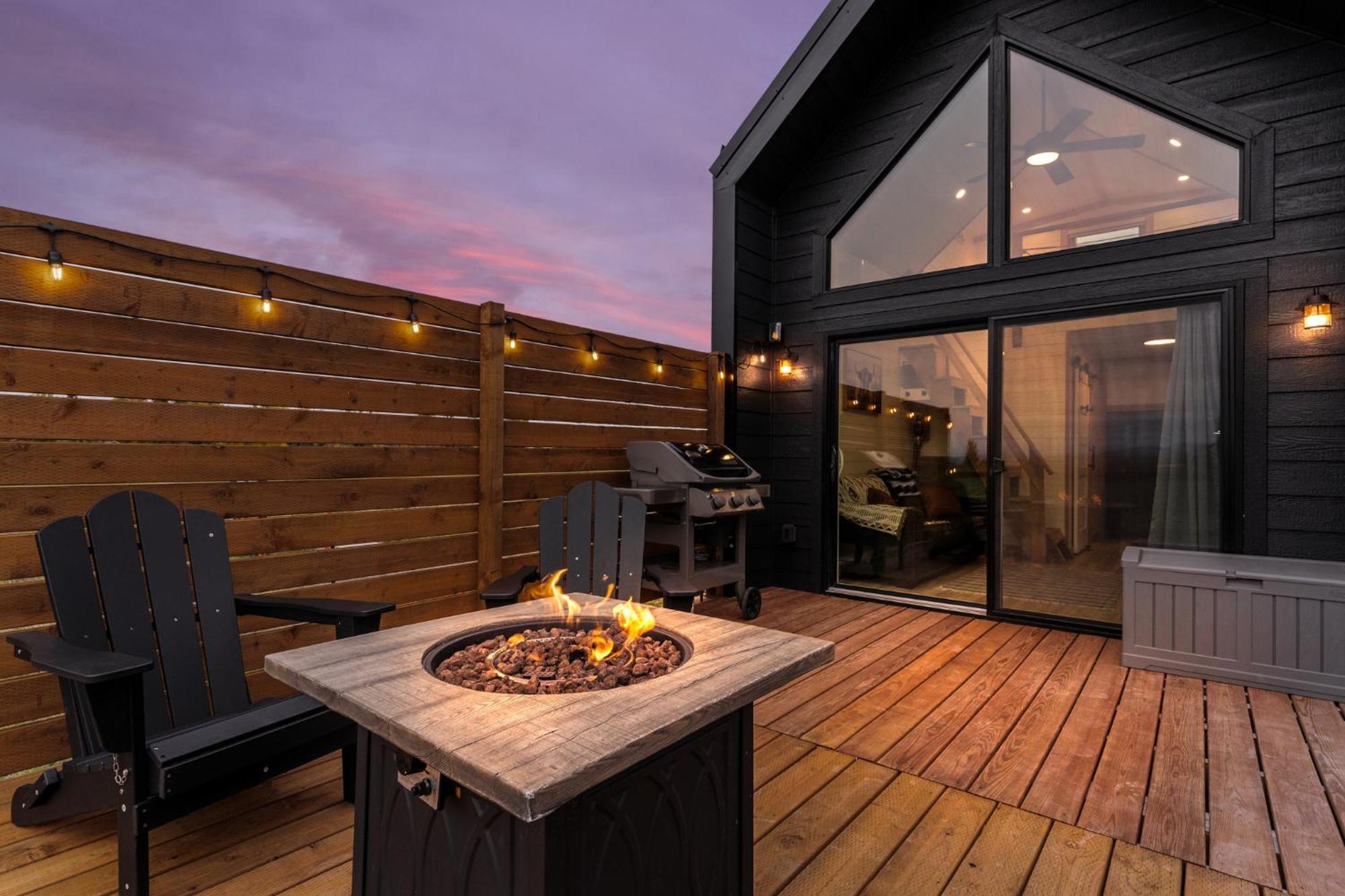 Modern Tiny Cabin, With Hot Tub In Choteau Mt ภายนอก รูปภาพ