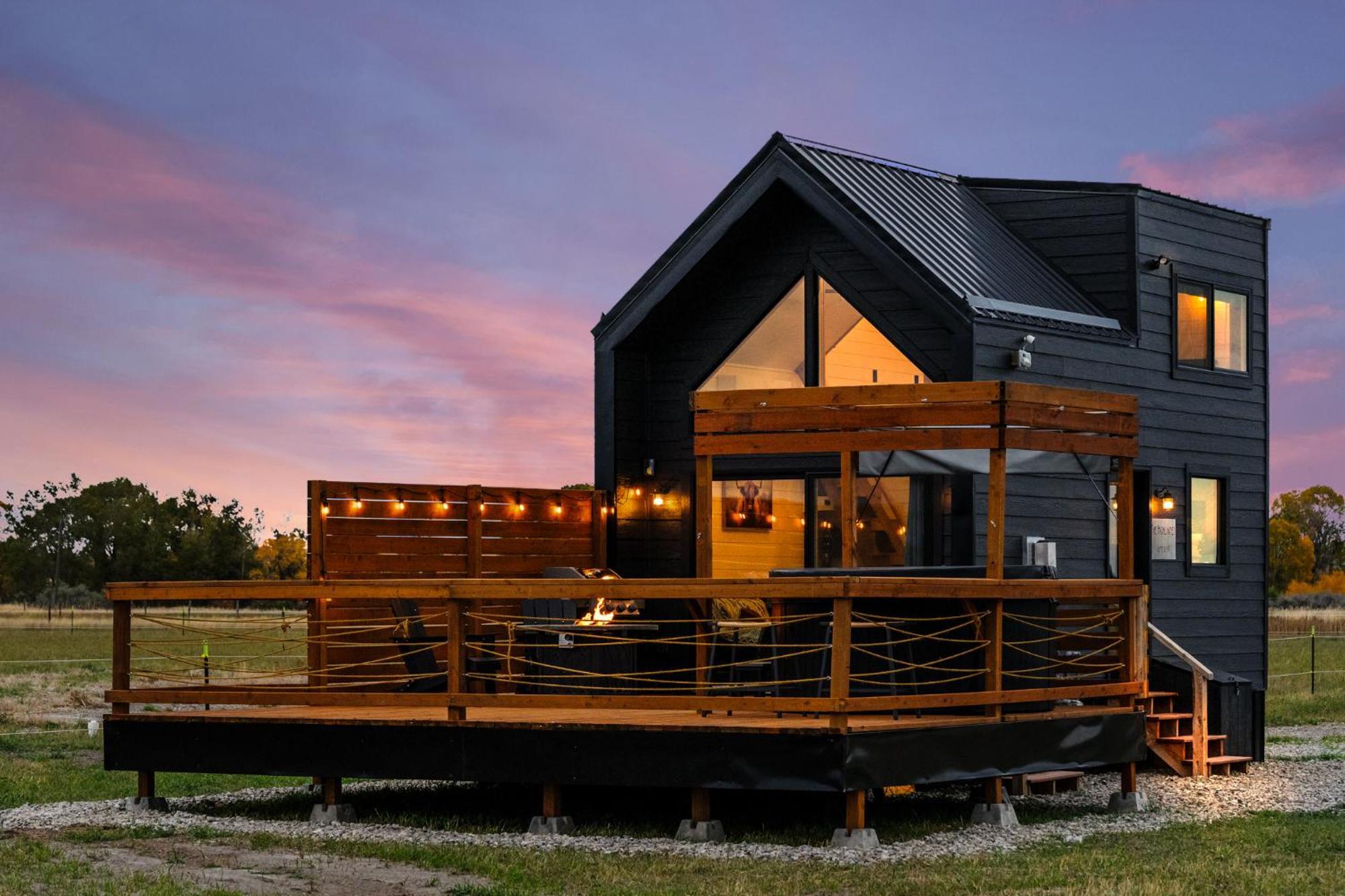 Modern Tiny Cabin, With Hot Tub In Choteau Mt ภายนอก รูปภาพ