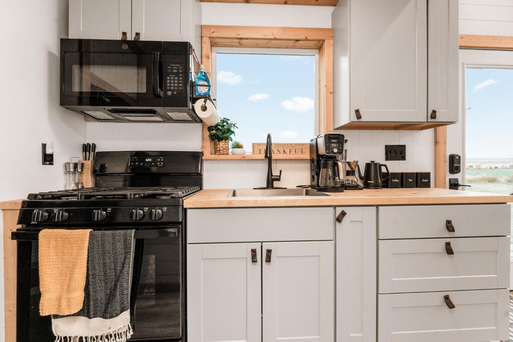 Modern Tiny Cabin, With Hot Tub In Choteau Mt ภายนอก รูปภาพ
