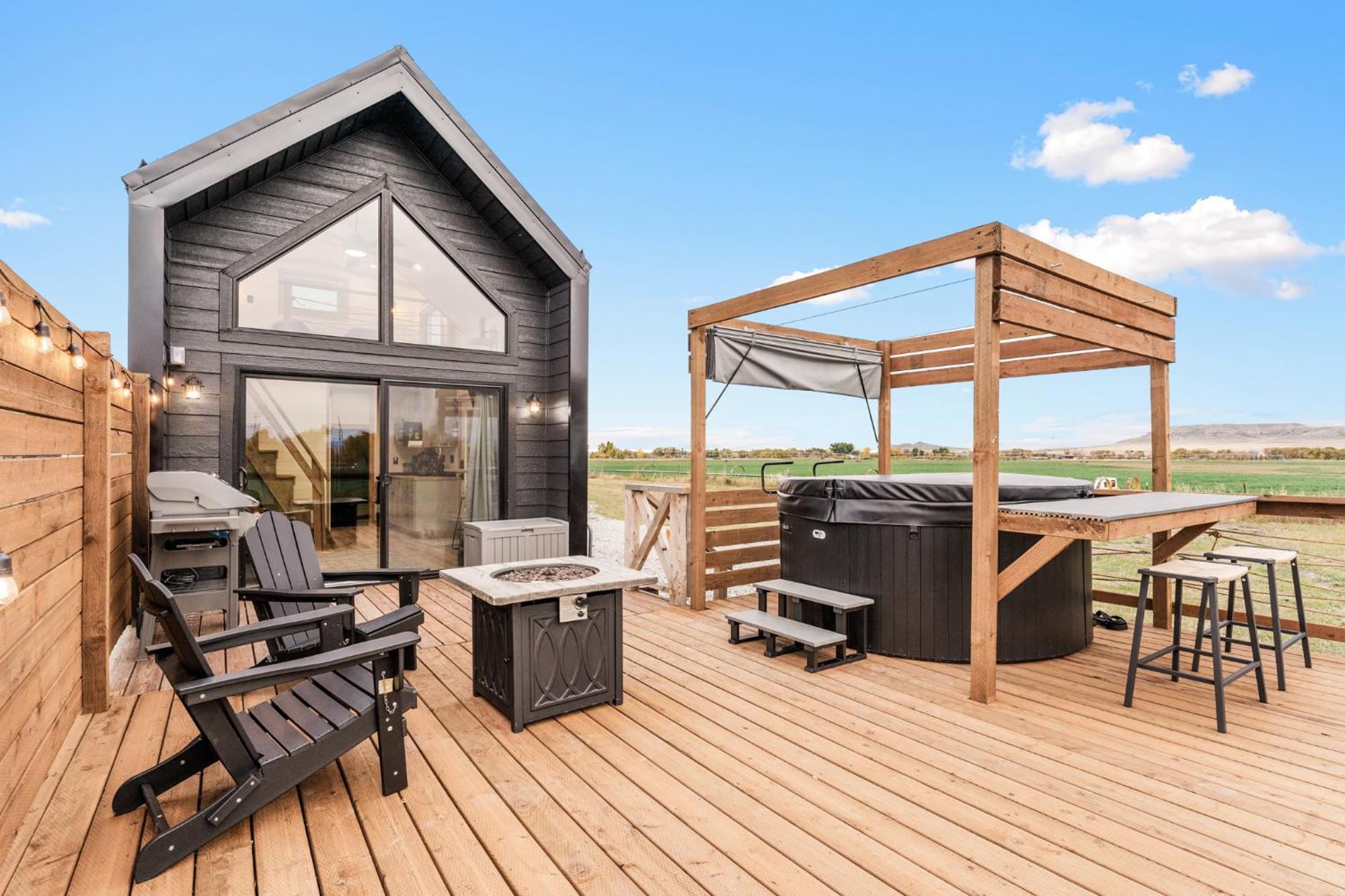 Modern Tiny Cabin, With Hot Tub In Choteau Mt ภายนอก รูปภาพ