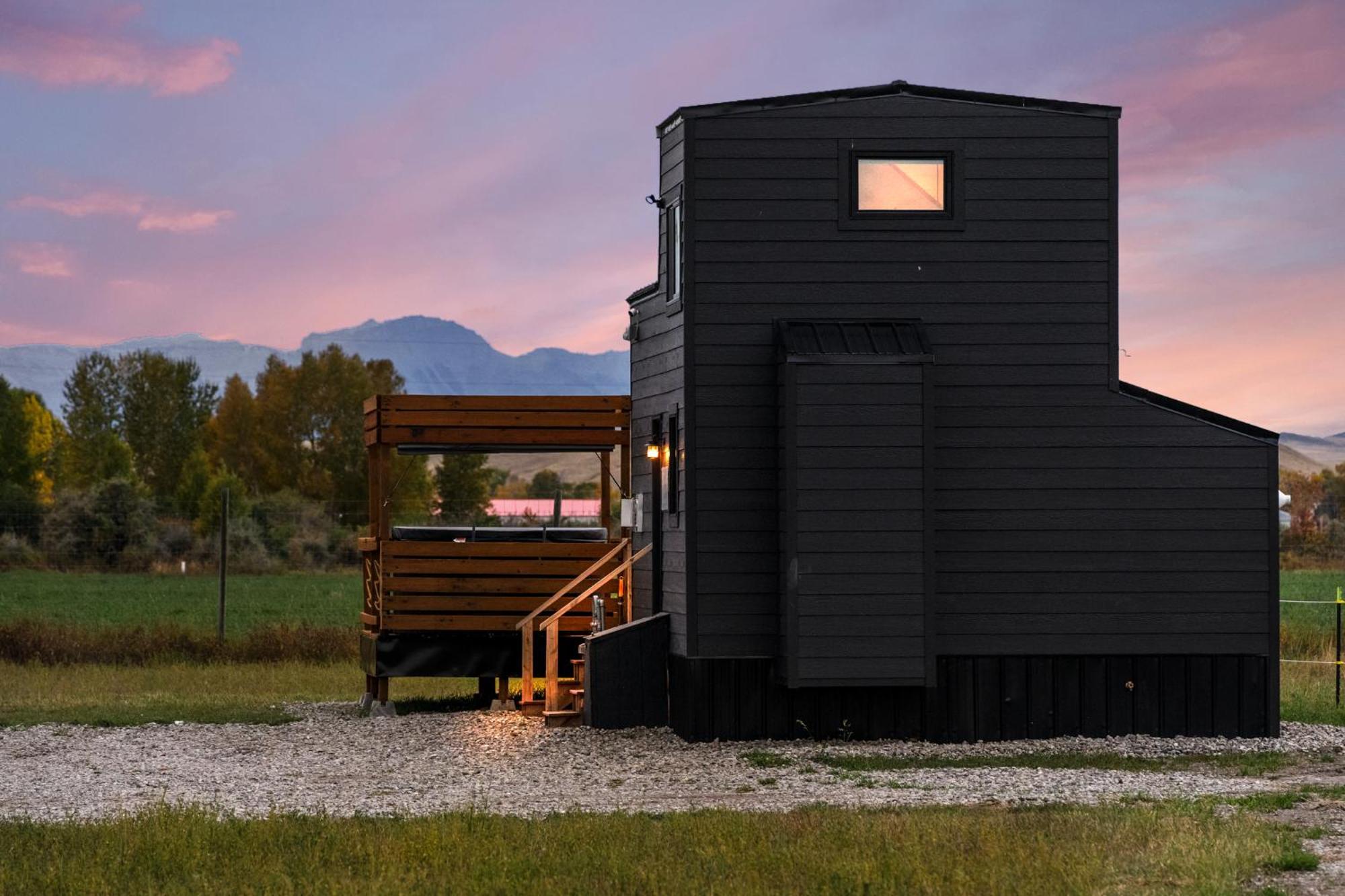 Modern Tiny Cabin, With Hot Tub In Choteau Mt ภายนอก รูปภาพ