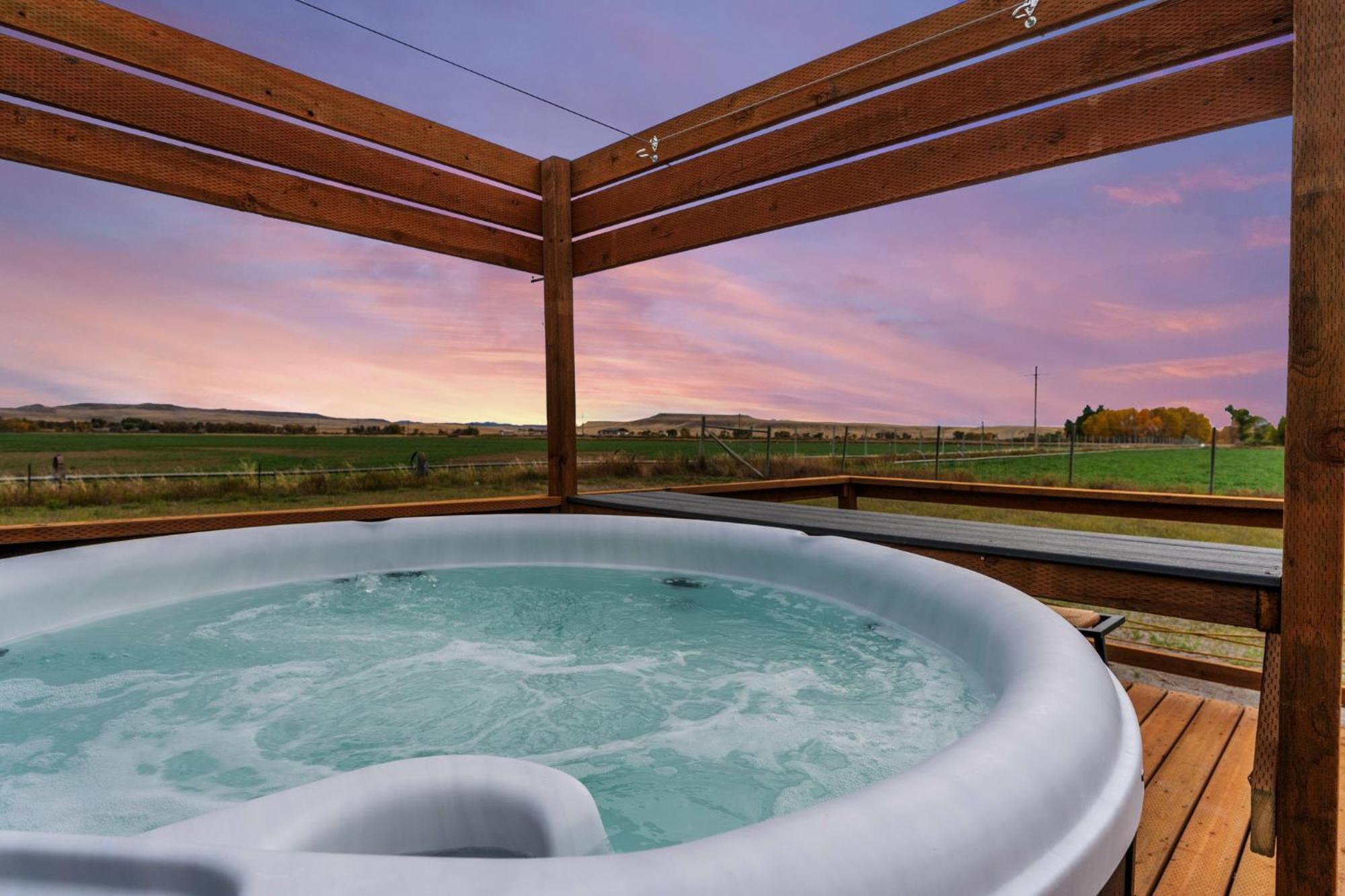 Modern Tiny Cabin, With Hot Tub In Choteau Mt ภายนอก รูปภาพ